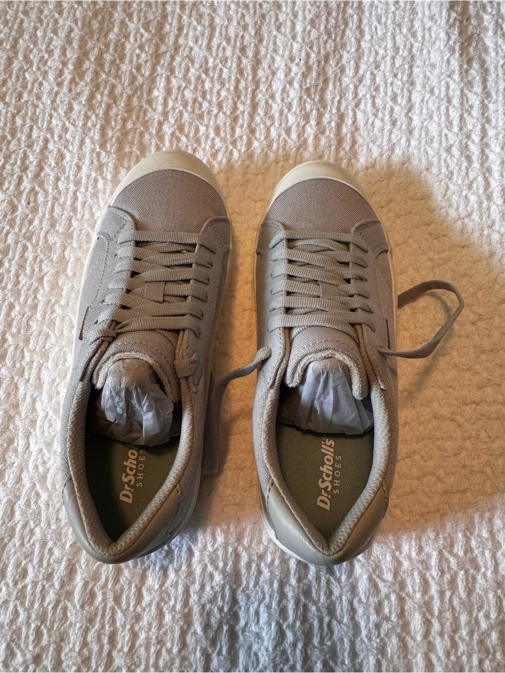 Dr. Scholl's Ladies Low-Top Sneakers in Light Gray - Picture 3 of 5